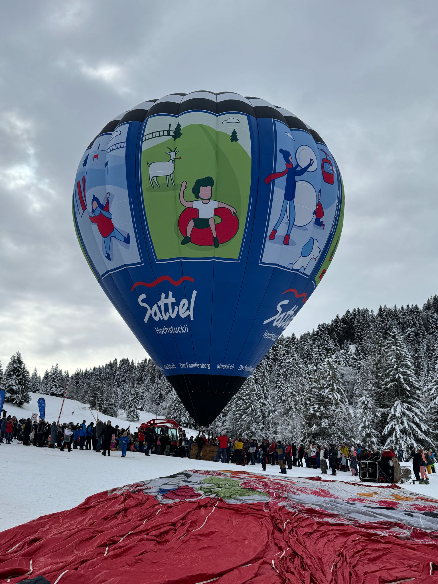 Sattel-Hochstuckli Heissluftballon HB-BAH
